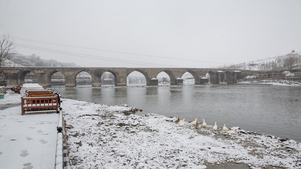 Diyarbakır'ın tarihi mekanlarında kar görüntüleri 3