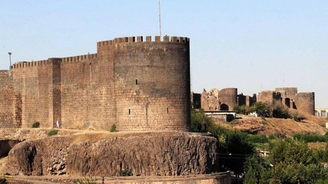Diyarbakır’daki tarihi mekanlar büyülüyor 10