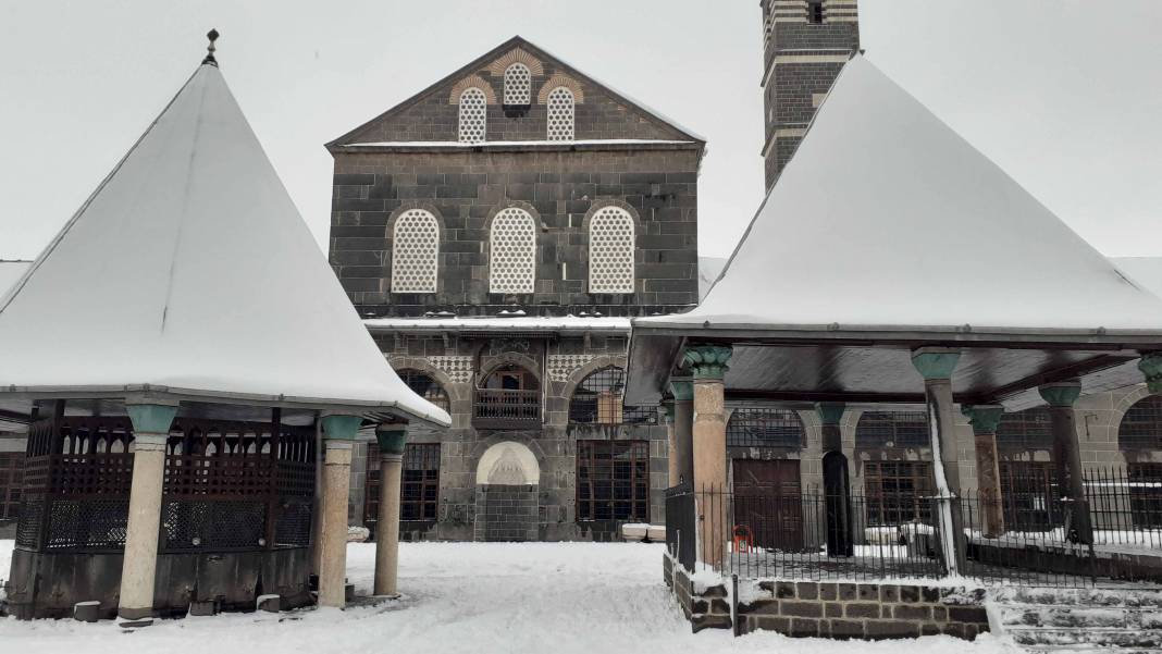 Diyarbakır’da kartpostallık kar manzaraları 27