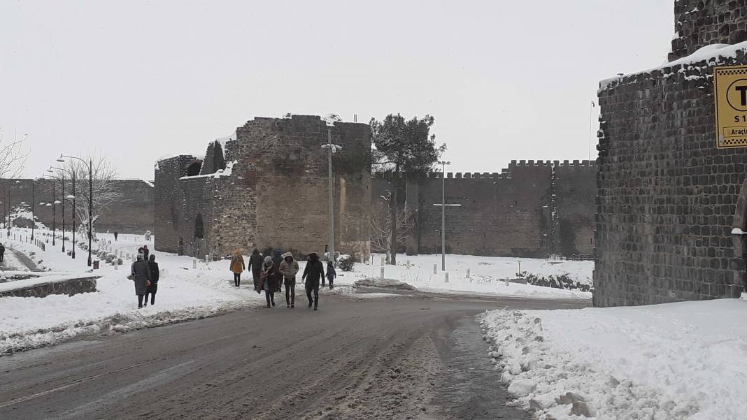 Diyarbakır’da kartpostallık kar manzaraları 33