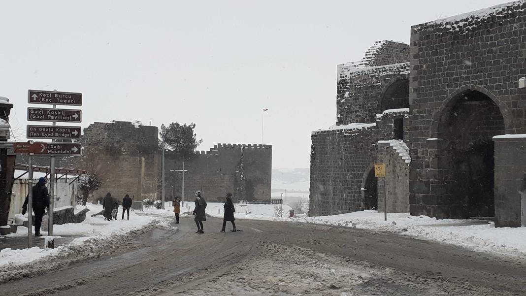 Diyarbakır’da kartpostallık kar manzaraları 38