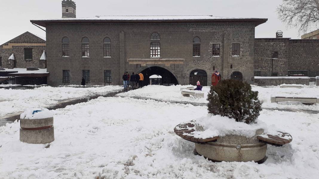 Diyarbakır’da kartpostallık kar manzaraları 41