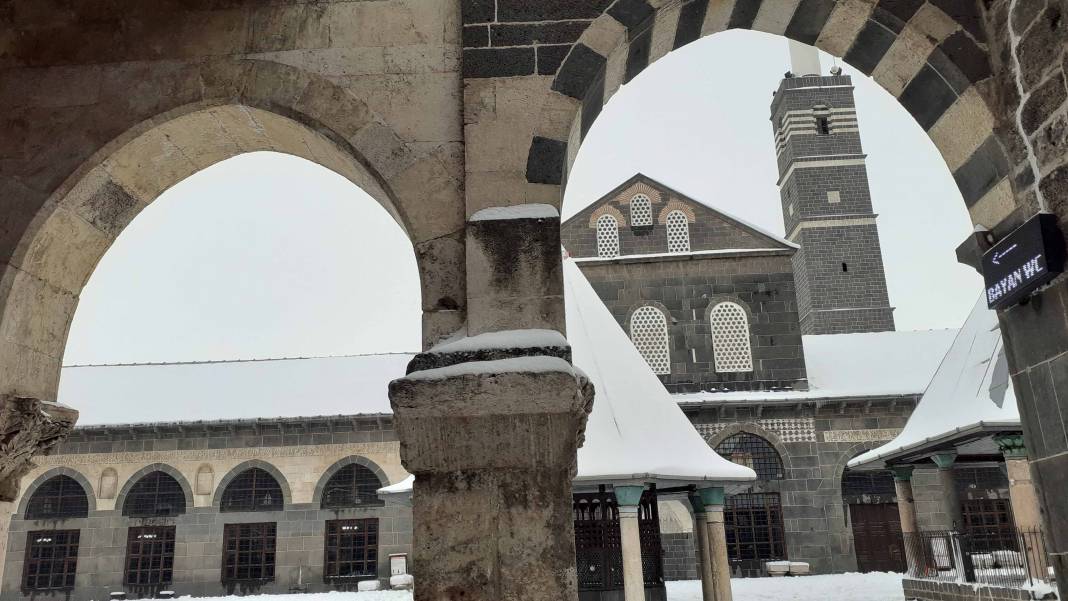 Diyarbakır’da kartpostallık kar manzaraları 42