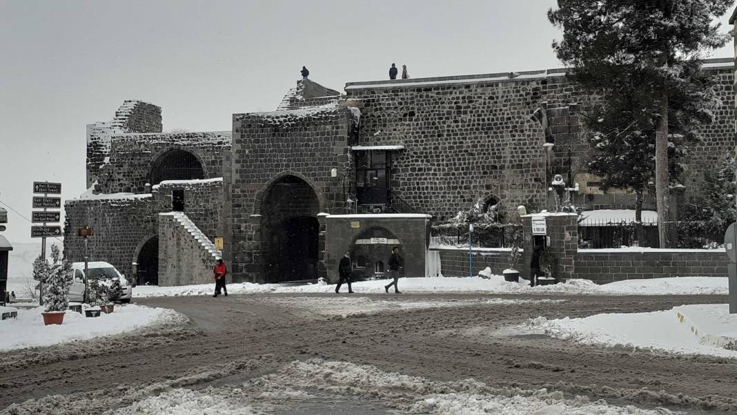 Diyarbakır’da kartpostallık kar manzaraları 49