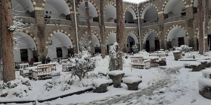 Diyarbakır’da kartpostallık kar manzaraları