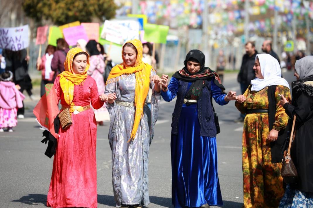 Diyarbakır mitingi ve kadın portreleri 10