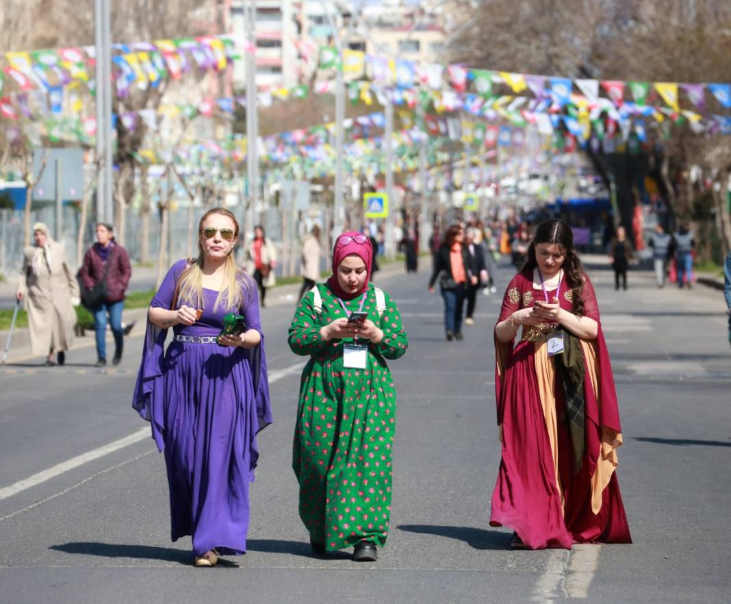 Diyarbakır mitingi ve kadın portreleri 11