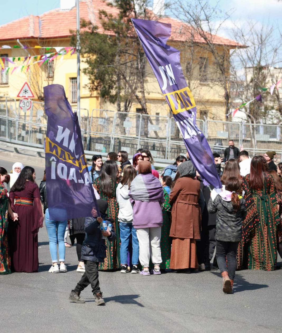 Diyarbakır mitingi ve kadın portreleri 12