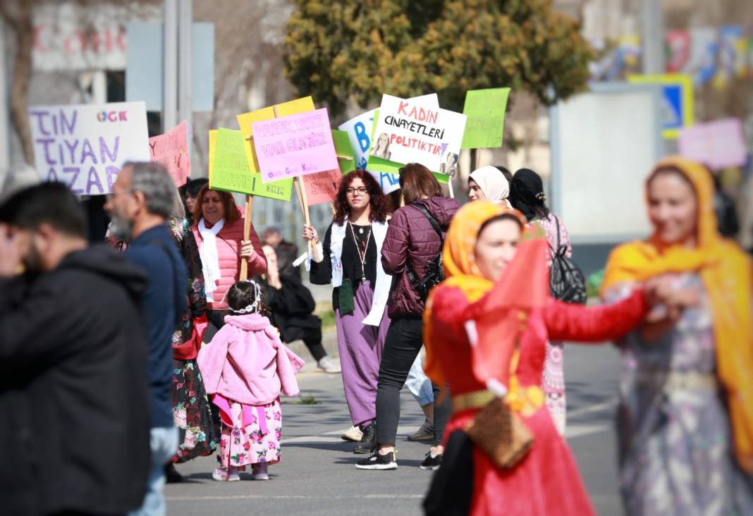 Diyarbakır mitingi ve kadın portreleri 2