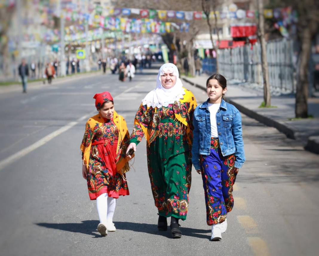 Diyarbakır mitingi ve kadın portreleri 9