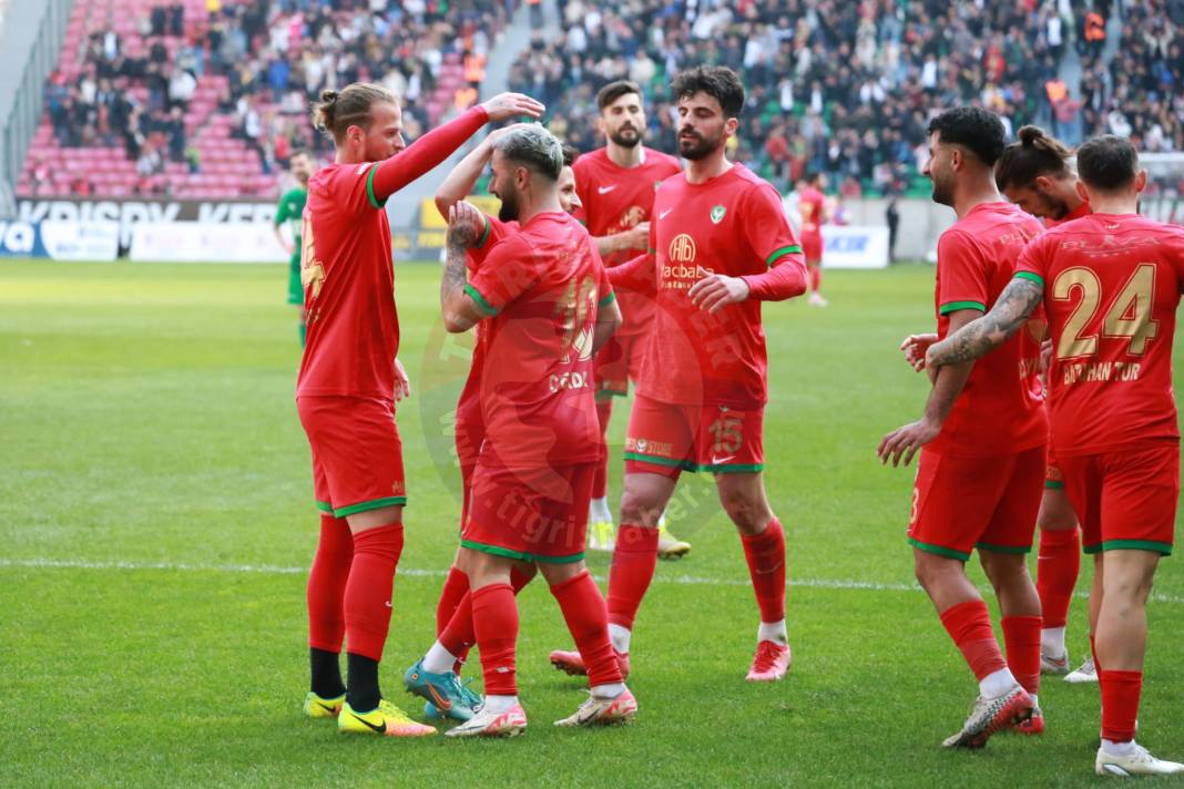 Amedspor, liderliğini sürdürdü 4