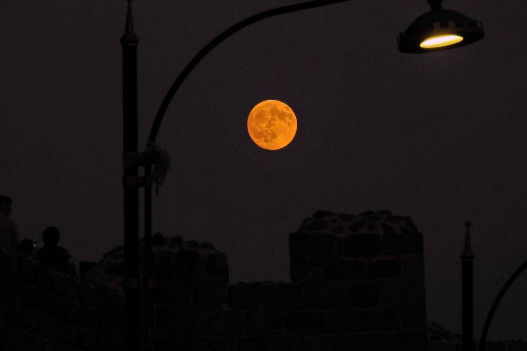 Diyarbakır’da “Kanlı Ay” gece Sur’a çıkarttı 10