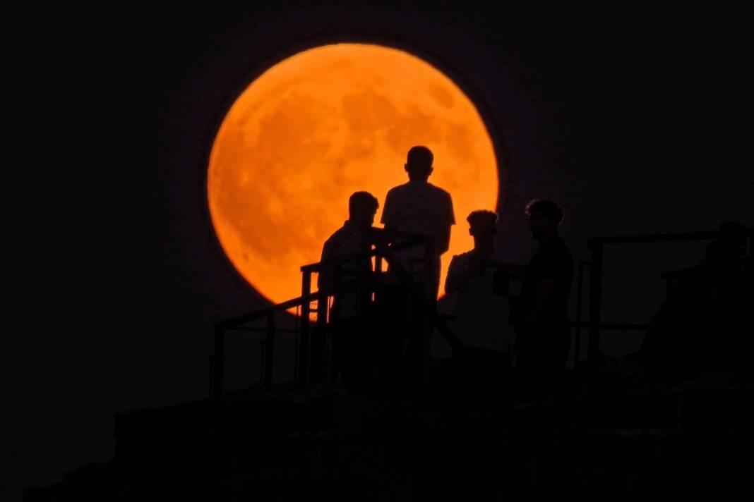 Diyarbakır’da “Kanlı Ay” gece Sur’a çıkarttı 4