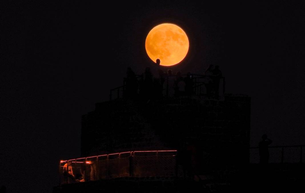 Diyarbakır’da “Kanlı Ay” gece Sur’a çıkarttı 7