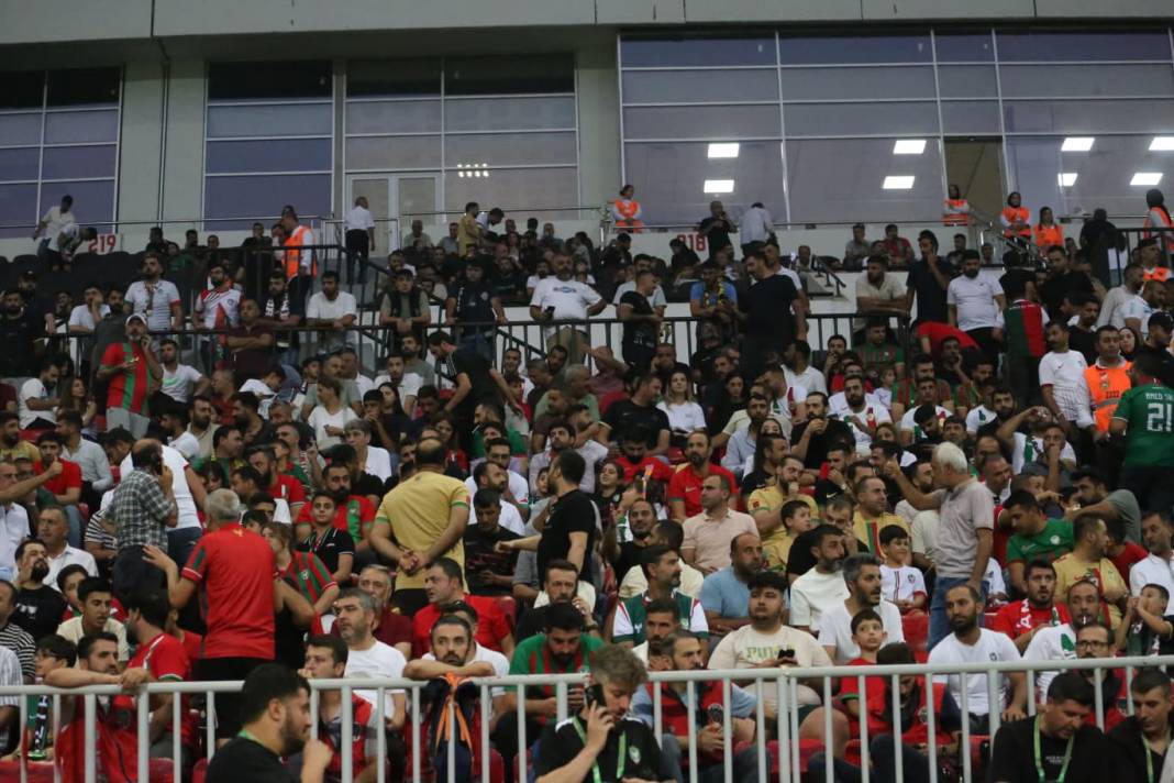 Diyarbakır’da zafer gecesi: Fotoğraflarla Amedspor-Pendikspor maçı 17
