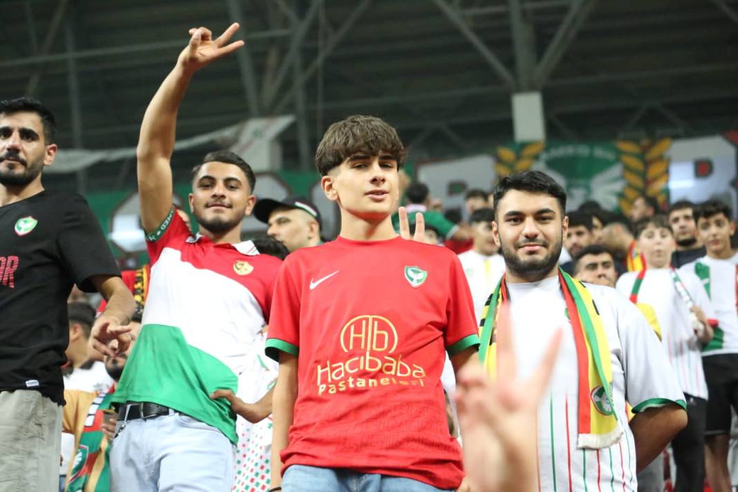 Diyarbakır’da zafer gecesi: Fotoğraflarla Amedspor-Pendikspor maçı 19
