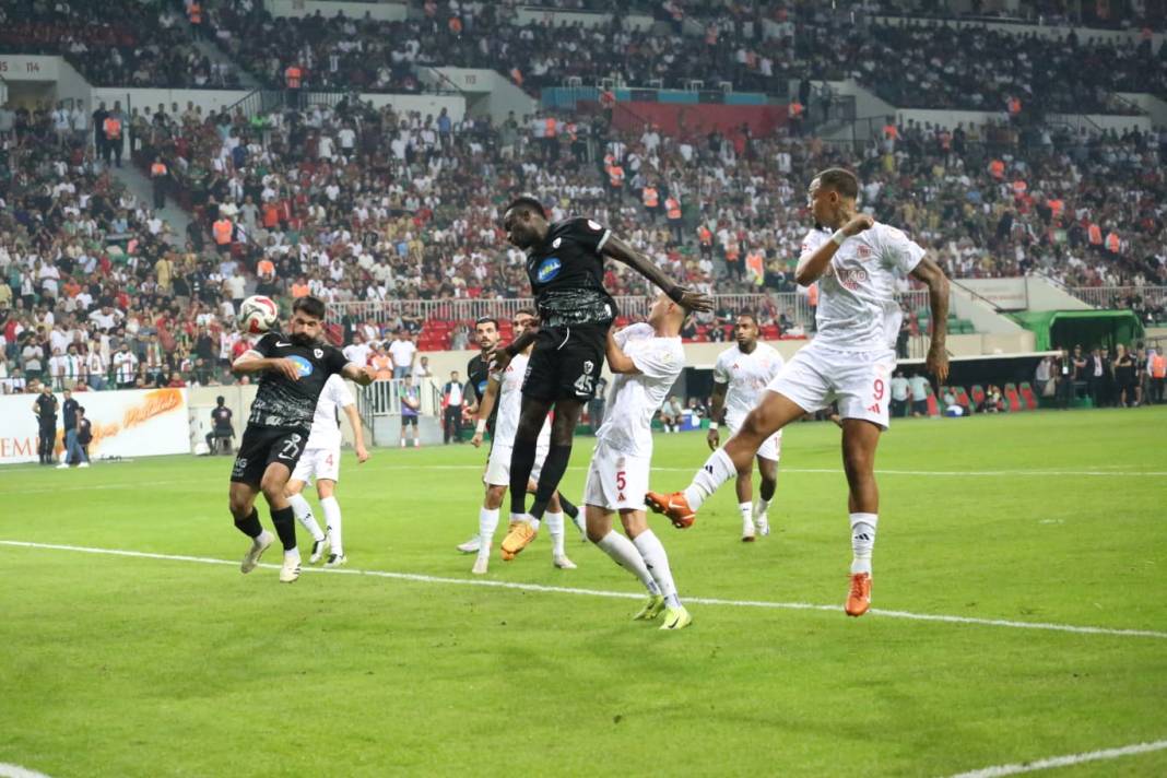 Diyarbakır’da zafer gecesi: Fotoğraflarla Amedspor-Pendikspor maçı 2