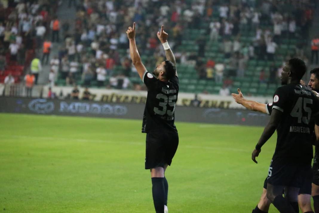 Diyarbakır’da zafer gecesi: Fotoğraflarla Amedspor-Pendikspor maçı 21