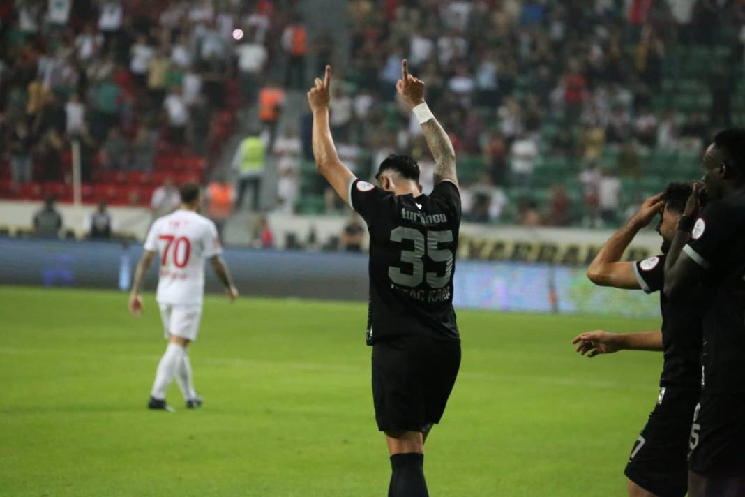 Diyarbakır’da zafer gecesi: Fotoğraflarla Amedspor-Pendikspor maçı 22