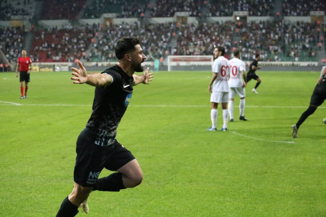 Diyarbakır’da zafer gecesi: Fotoğraflarla Amedspor-Pendikspor maçı 27