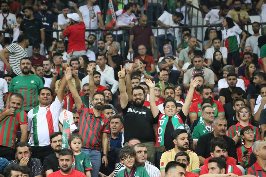Diyarbakır’da zafer gecesi: Fotoğraflarla Amedspor-Pendikspor maçı 4