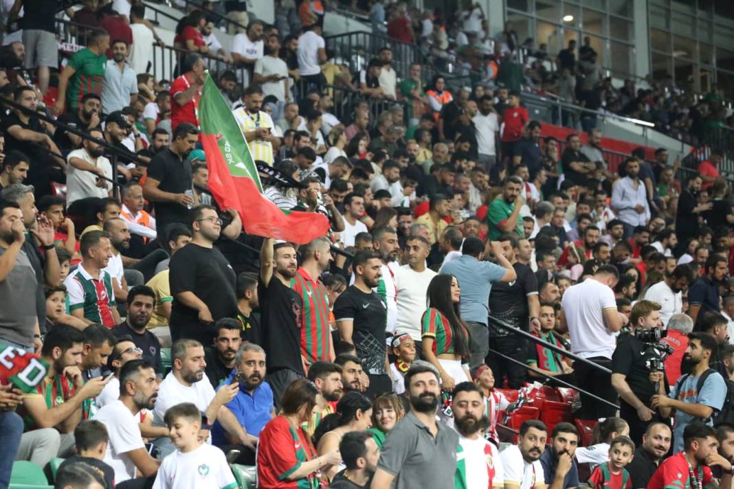 Diyarbakır’da zafer gecesi: Fotoğraflarla Amedspor-Pendikspor maçı 9