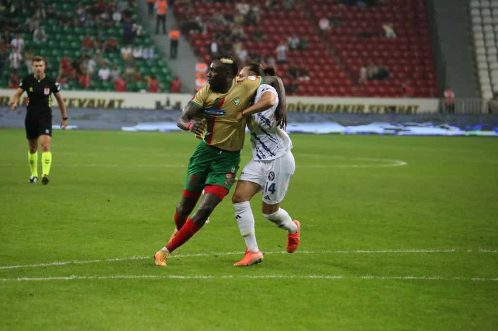 Amedspor-Sarıyer maçından renkli kareler 12
