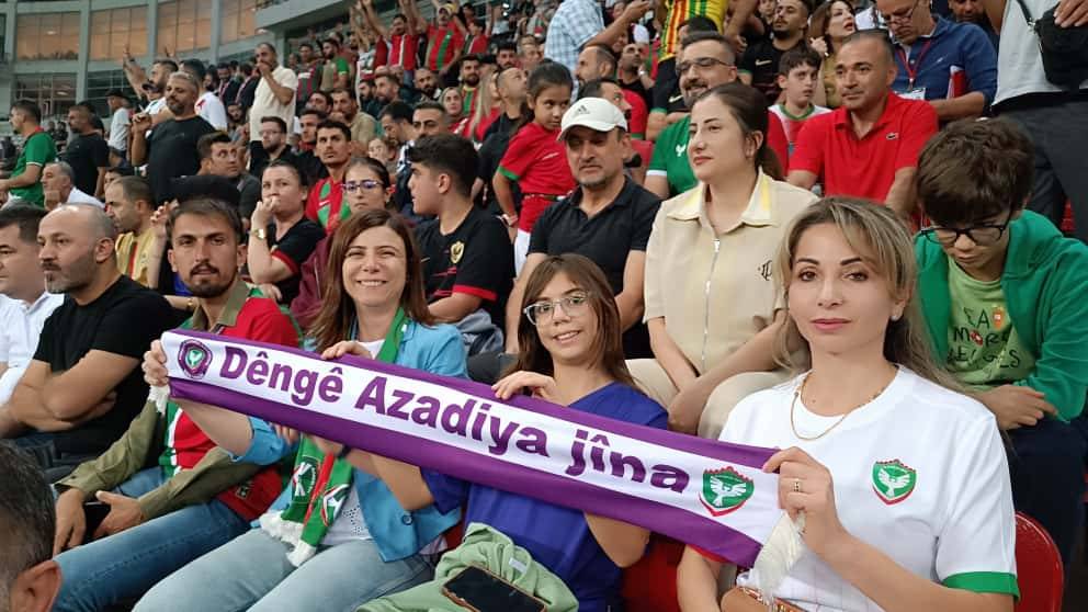 Amedspor-Sarıyer maçından renkli kareler 13