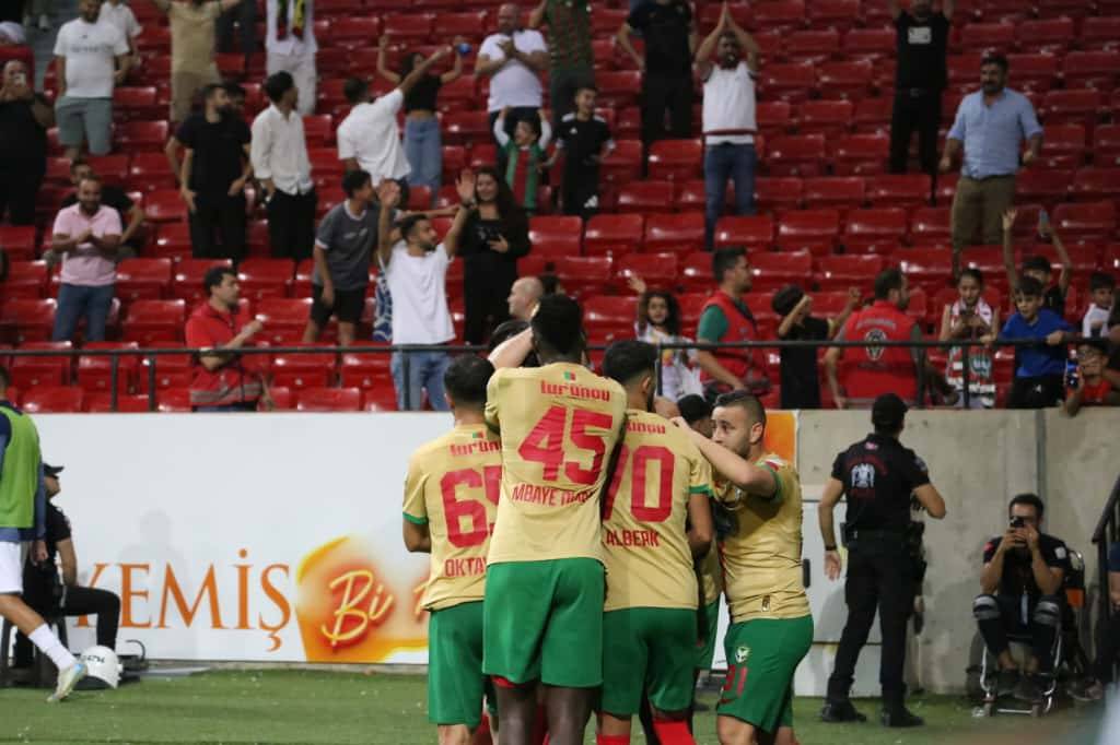 Amedspor-Sarıyer maçından renkli kareler 15