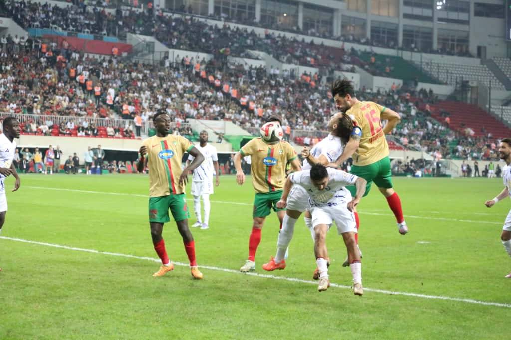 Amedspor-Sarıyer maçından renkli kareler 8