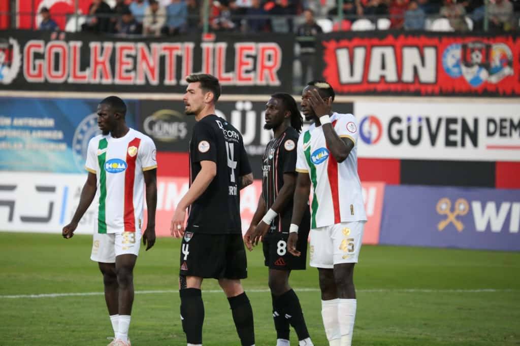 Amedspor’un Kötü Yenilgisinden Kalan Güzel Estantaneler 12