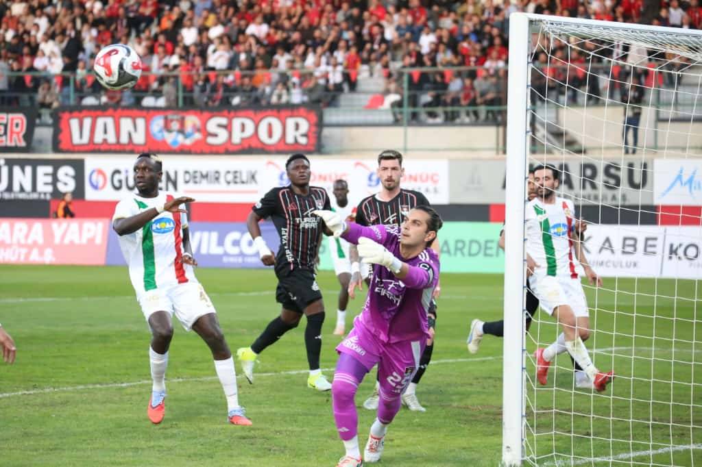 Amedspor’un Kötü Yenilgisinden Kalan Güzel Estantaneler 13