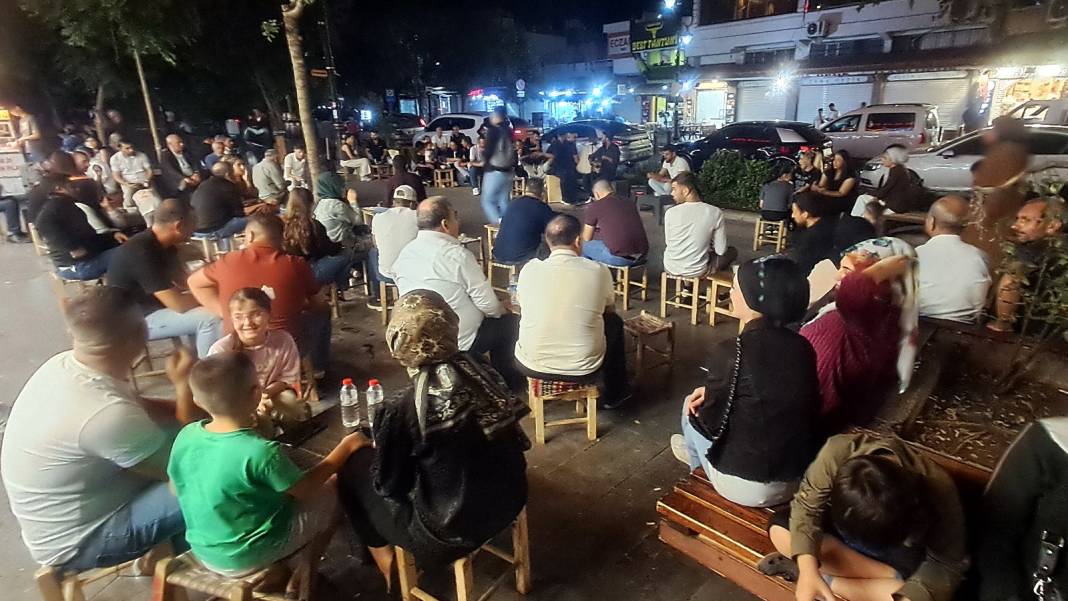 Sur’da gündüz-gece esnafın yüzünü güldüren kalabalık 16