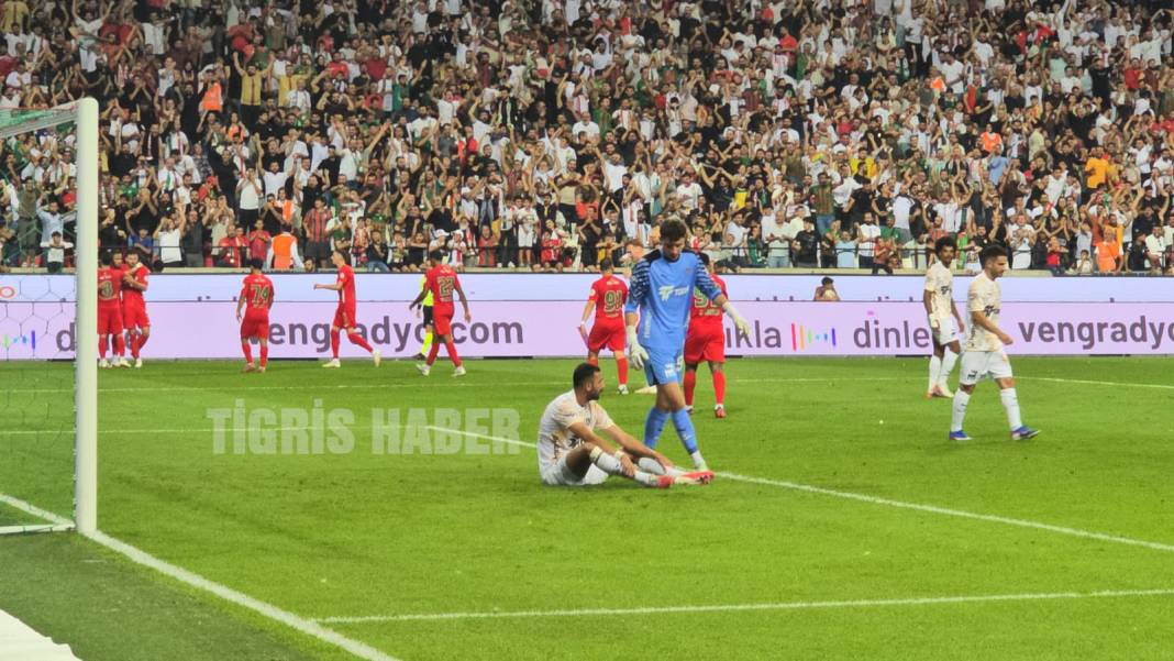 Amedspor ilk yarıyı 1-0 önde kapattı 10
