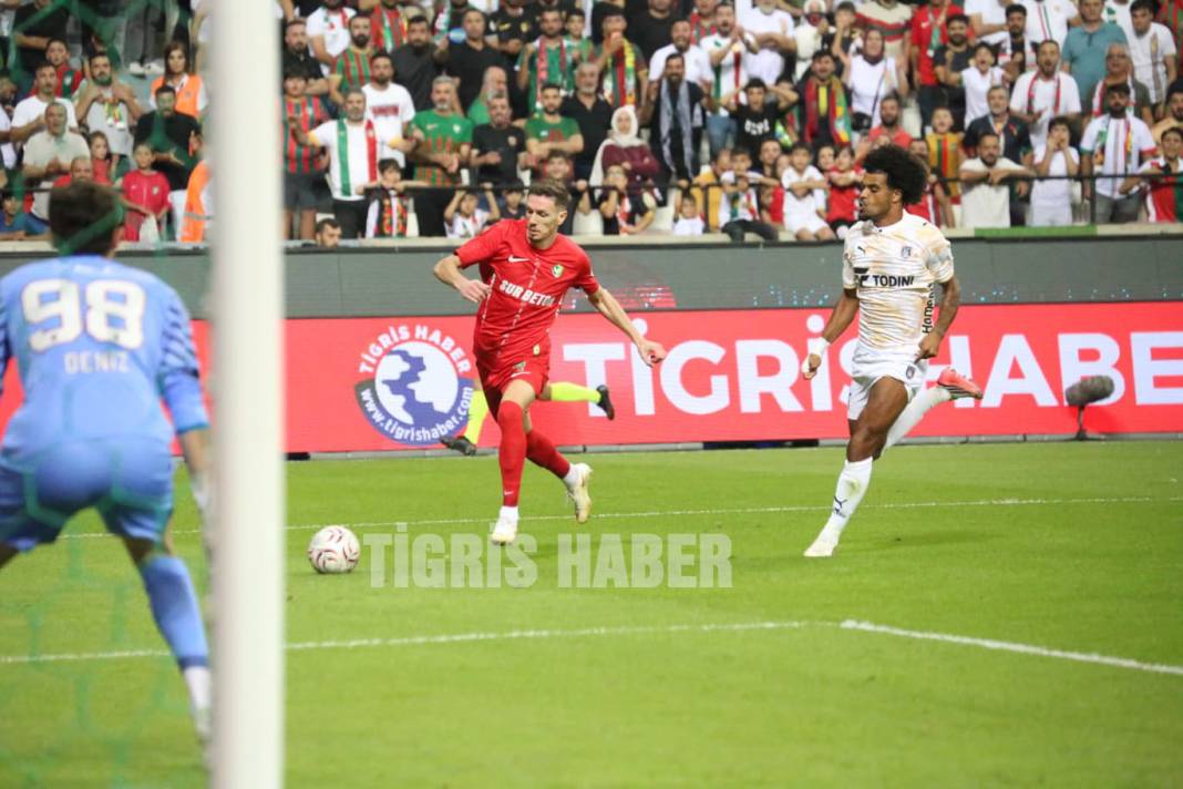 Amedspor ilk yarıyı 1-0 önde kapattı 5