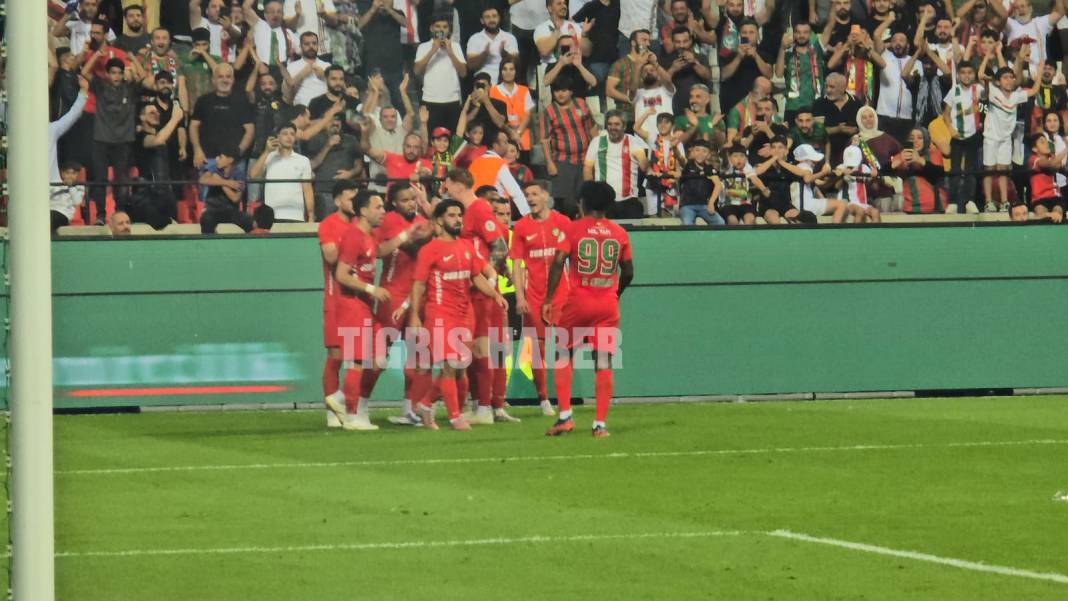 Amedspor ilk yarıyı 1-0 önde kapattı 8