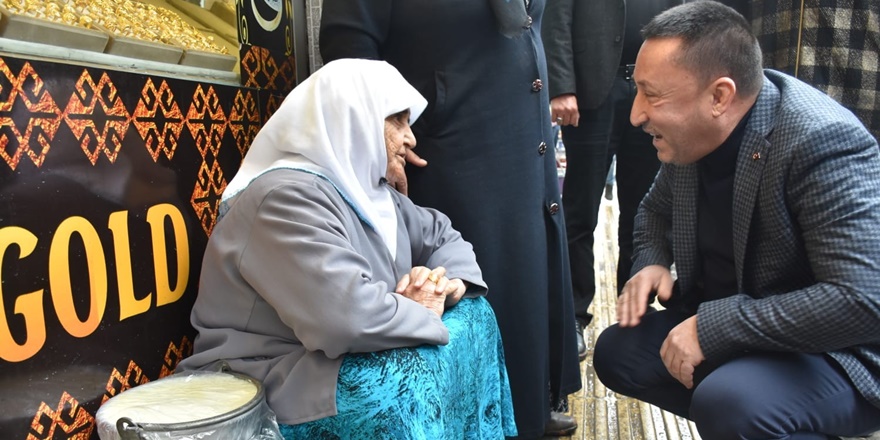 Sokağa çıkma yasağı uygulanan yaşlılara hizmet