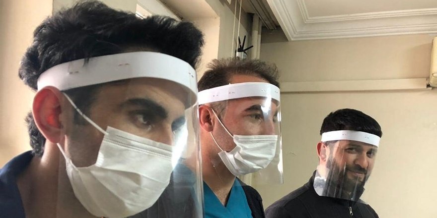 Beytüşşebap'ta sağlık çalışanları için yüz koruyucu siper üretiliyor