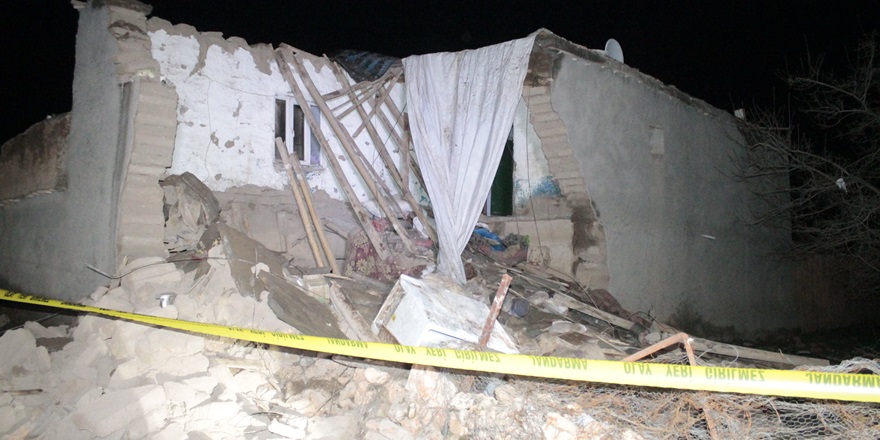 VİDEO - Kerpiç ev çöktü: 2 çocuk hayatını kaybetti