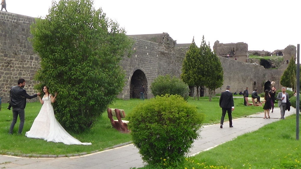 Diyarbakır’da koronayı takan yok, gelin damat bakın ne yaptı!