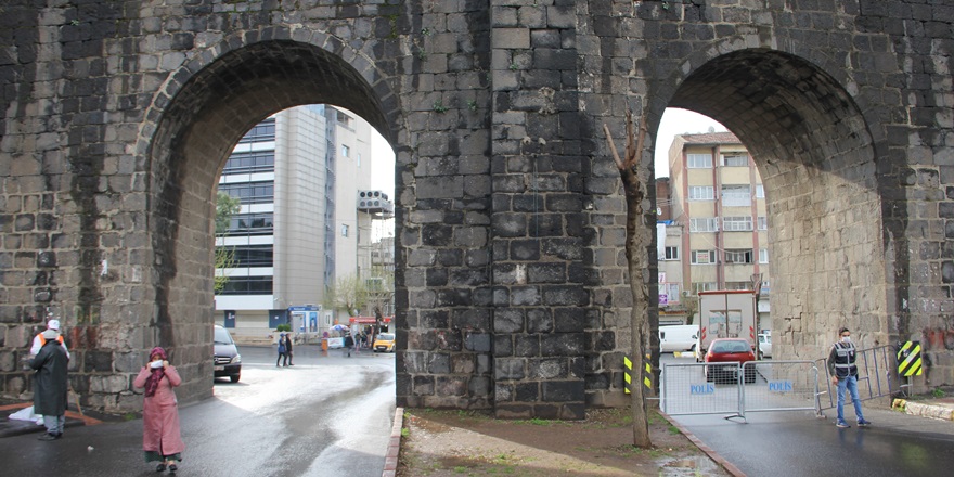 Diyarbakır’da bir apartman karantinaya alındı