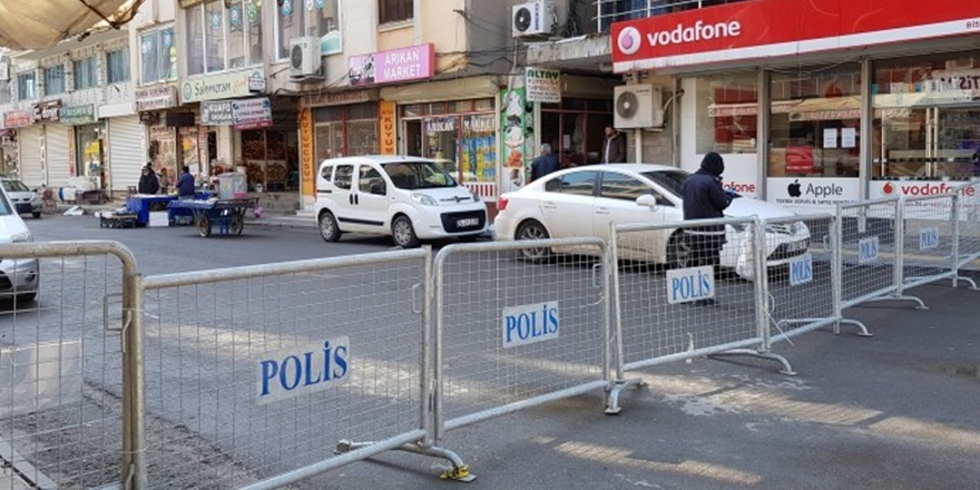 En işlek cadde trafiğe kapatıldı