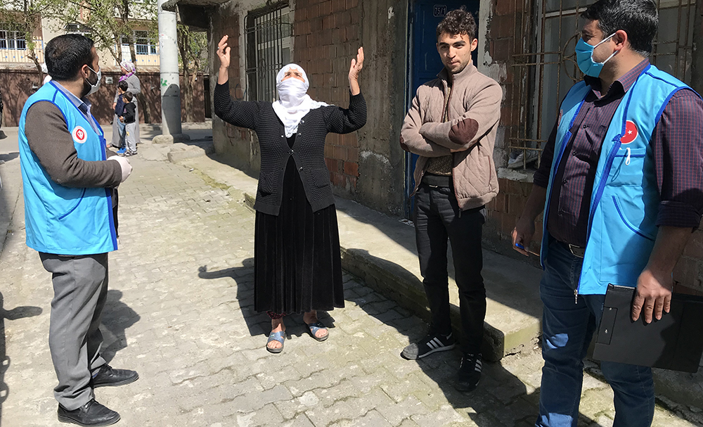 Diyarbakır’daki din görevlileri koronavirüsle mücadele için sahada