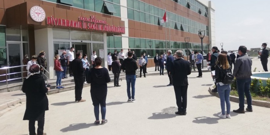 Hastanelerde Cuma Kurt için saygı duruşu