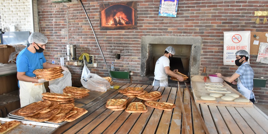 Diyarbakırlı fırıncıdan her gün 120 aileye ücretsiz ekmek
