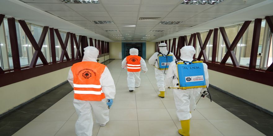 Büyükşehir Belediyesi kamu ve özel kuruluşlarda dezenfekte çalışmalarını sürdürüyor