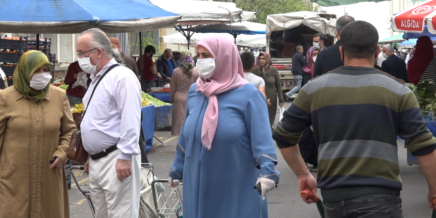 Diyarbakır’da koronavirüsü takan yok, yasağa saatler kala pazarlar dolup taştı