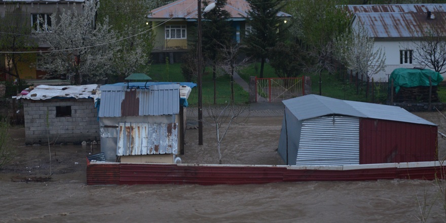 Aşırı yağışlar nedeniyle Habur çayı taştı