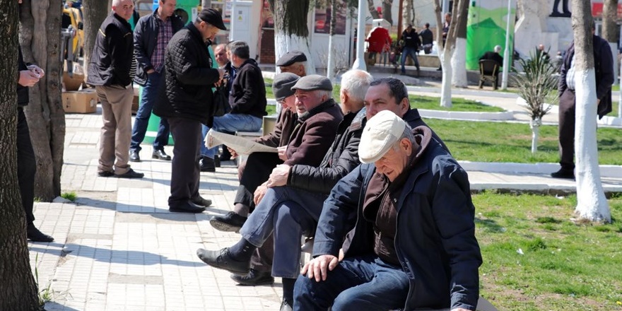 Sokağa çıkmaları yasaktı! 65 yaş üstüne izin geliyor!