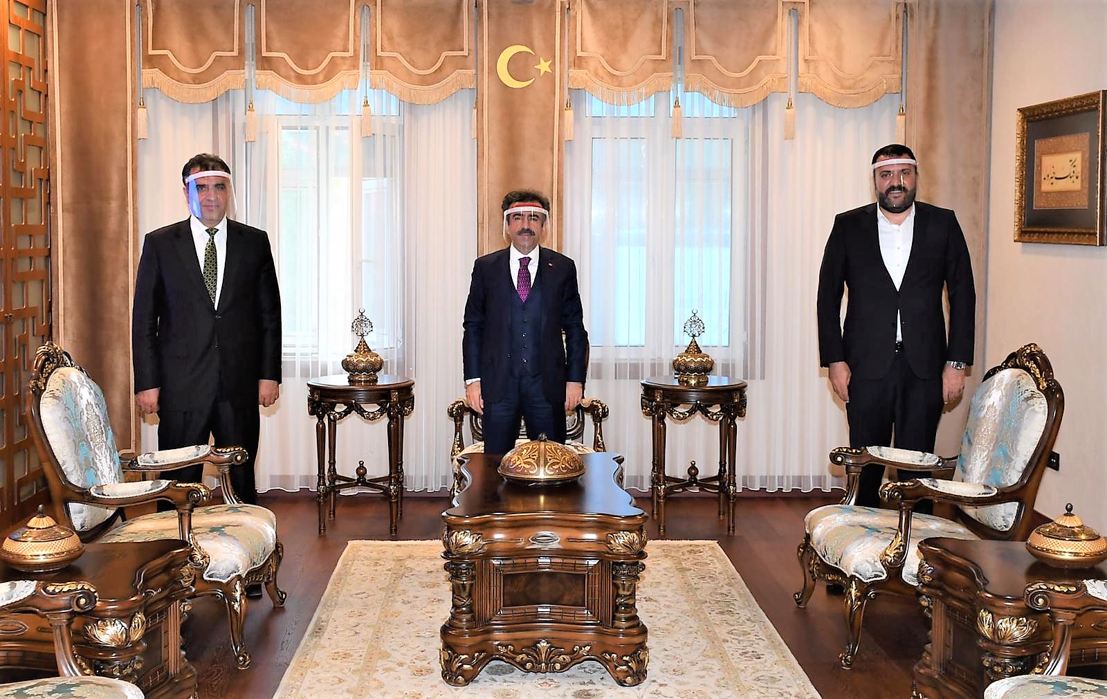 Diyarbakır’da yüz koruyucu siperli maske üretimi başladı